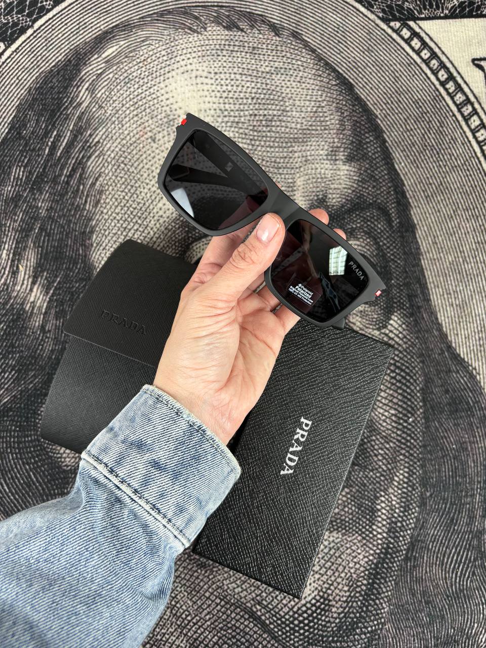 Очки солнцезащитные Prada