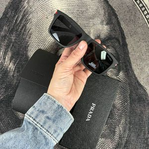 Очки солнцезащитные Prada