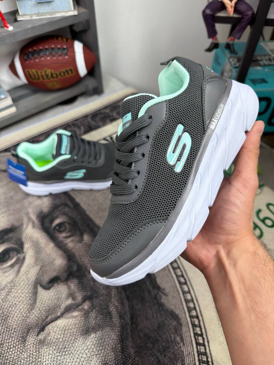 Кроссовки Skechers Max Cushioning